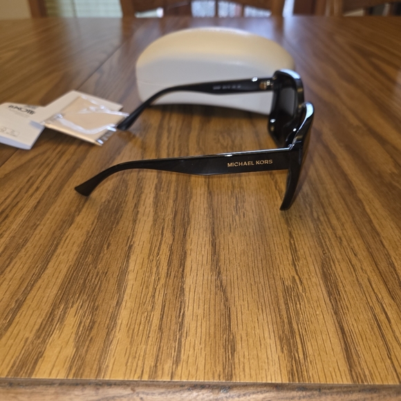 New Michael Kors Black Sunglasses - Picture 5 of 5